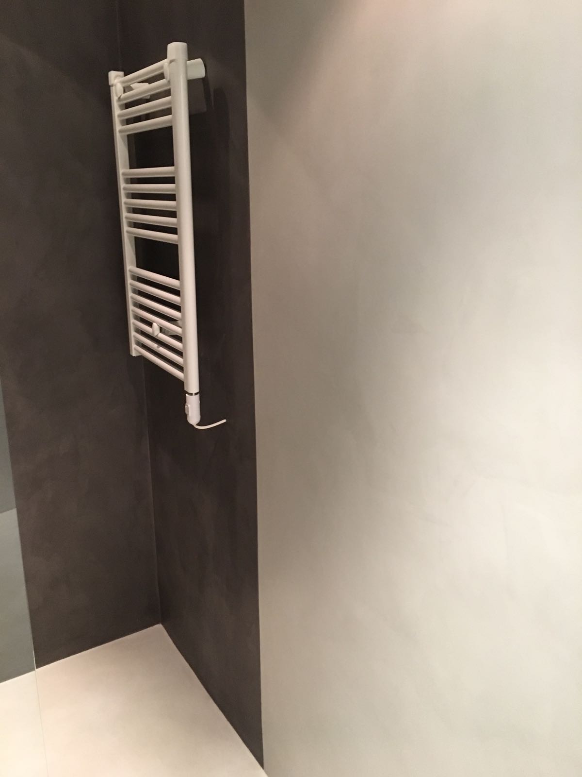 Baño realizado en microcemento de CementDecor